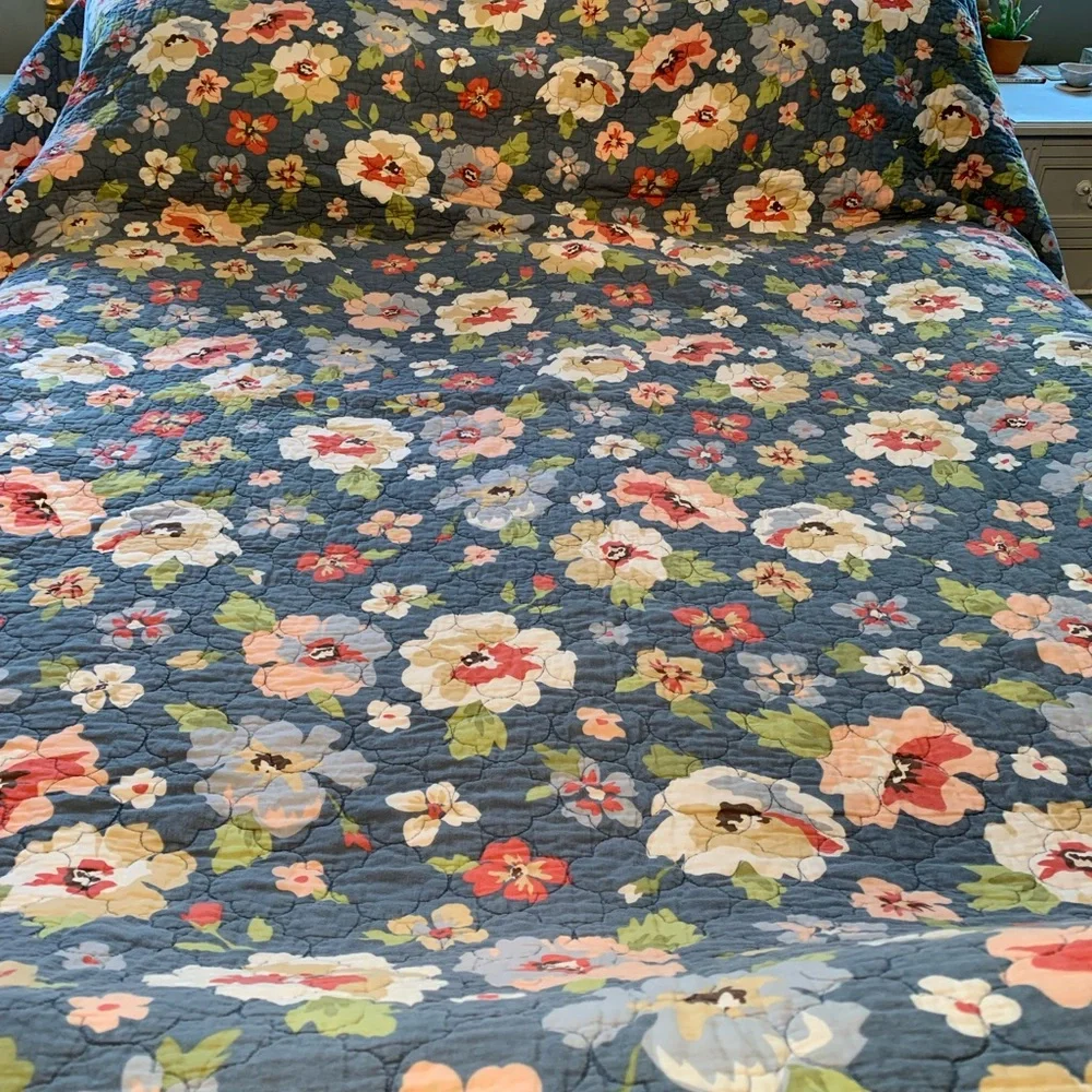 Home Classics Floral Reversible quilt